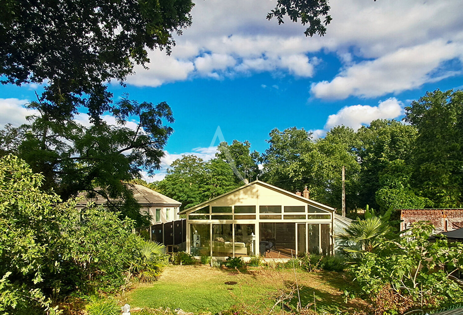 Une propriété d'exception avec parc, piscine et terrain de tennis privé — photo 1