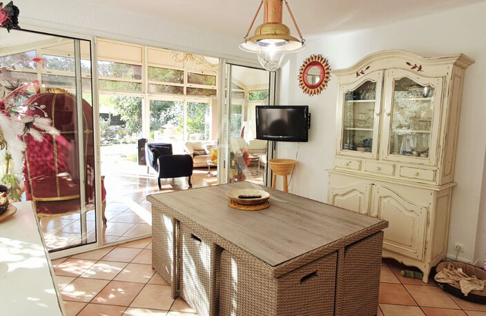 Une propriété d'exception avec parc, piscine et terrain de tennis privé — photo 3
