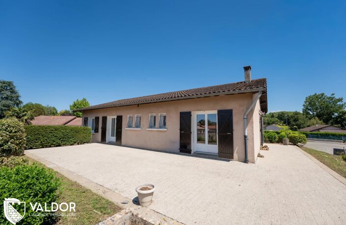 Maison plain-pied - 242m2 - 121m2 habitables - 905m2 de terrain — photo 2