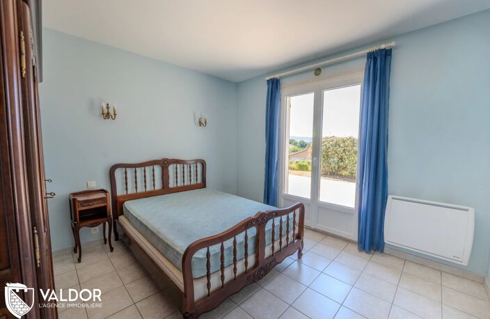 Maison plain-pied - 242m2 - 121m2 habitables - 905m2 de terrain — photo 3