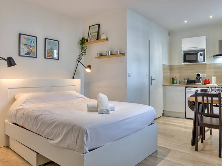 A LOUER - STUDIO MEUBLE - SECTEUR GARE — photo 1