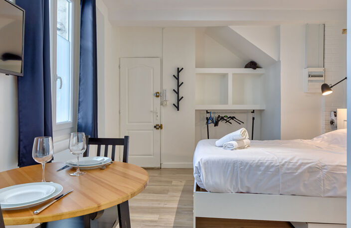 A LOUER - STUDIO MEUBLE - SECTEUR GARE — photo 2