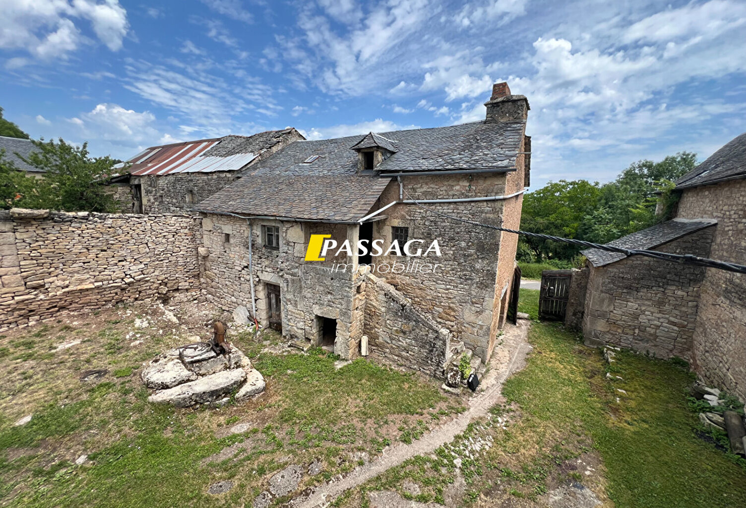 A VENDRE - Maison d'habitation avec dépendances - PALMAS D'AVEYRON — photo 1