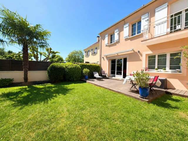 VENEZ DECOUVRIR A L'ABRI DES REGARDS, UNE CHARMANTE MAISON A — photo du bien