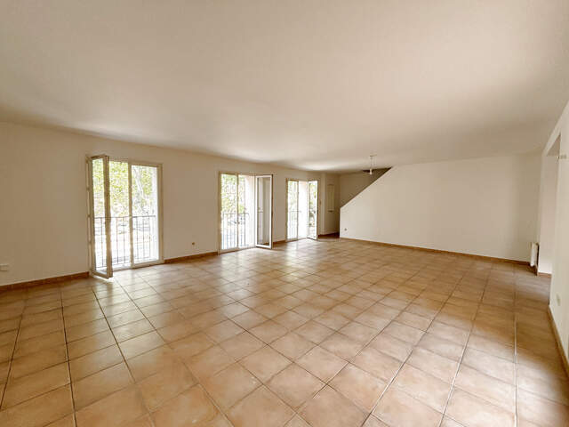 Grand appartement de type P4 avec terrasse — photo du bien
