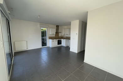 Appartement 3 pièces 837 €
