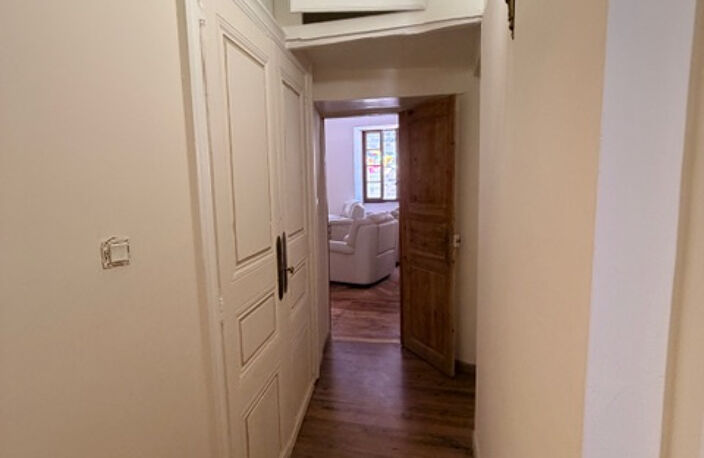 Appartement de charme entièrement rénové au coeur d'Embrun — photo 2