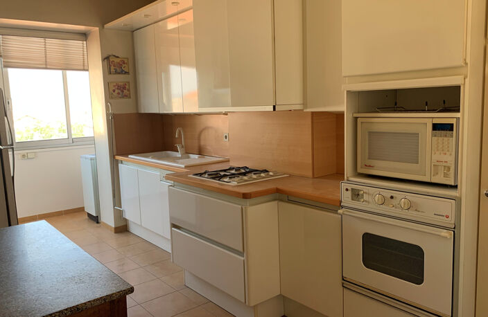 GRAND T/3 PARADIS / W .PUGET AVEC TERRASSE ET GARAGE 13008 MARSEILLE — photo 3