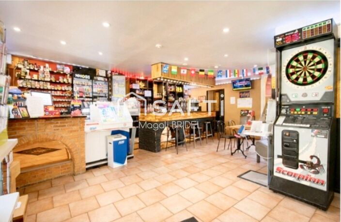 Immeuble de 158m² avec cellule commercial de 100m² au rez-de-chaussée avec dépendances et un appt T2 de 58m² à l'étage — photo 3
