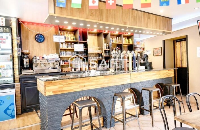 Immeuble de 158m² avec cellule commercial de 100m² au rez-de-chaussée avec dépendances et un appt T2 de 58m² à l'étage — photo 4