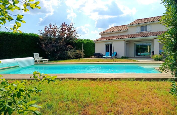 belle maison traditionnelle familiale avec piscine — photo 2