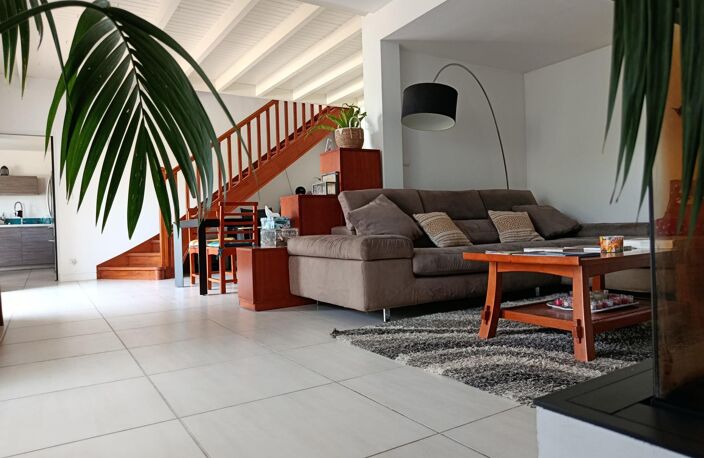 belle maison traditionnelle familiale avec piscine — photo 3