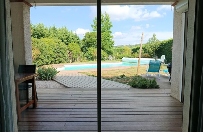 belle maison traditionnelle familiale avec piscine — photo 4