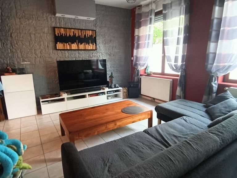 maison mitoyenne avec du potentiel et chaleureuse — photo 1