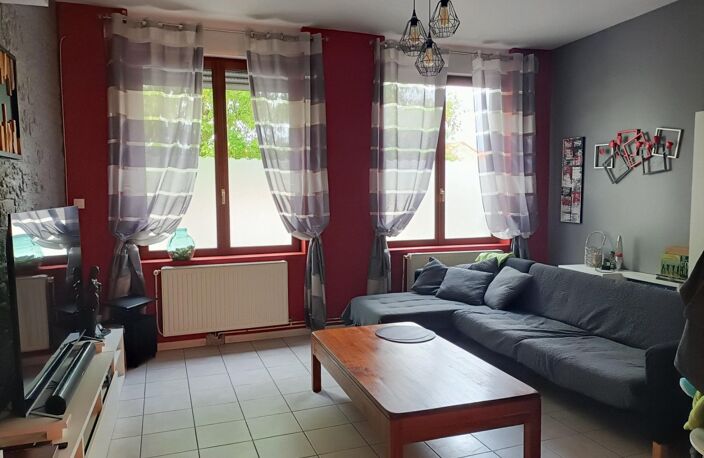 maison mitoyenne avec du potentiel et chaleureuse — photo 2