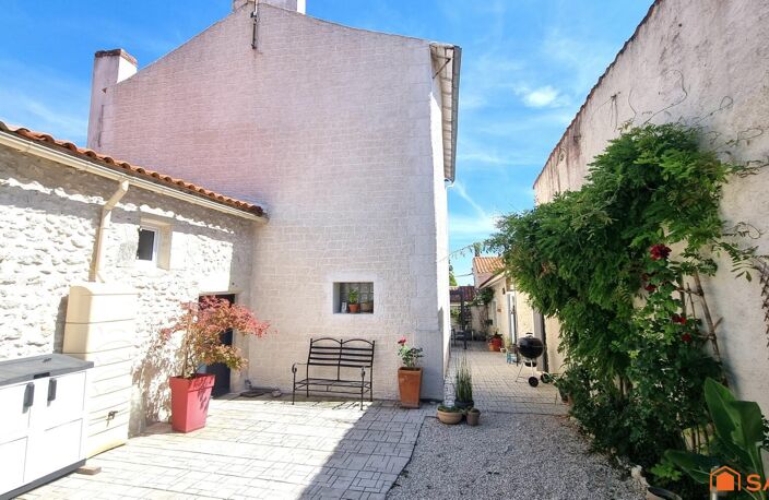 Maison de caractère avec cour et studio — photo 3
