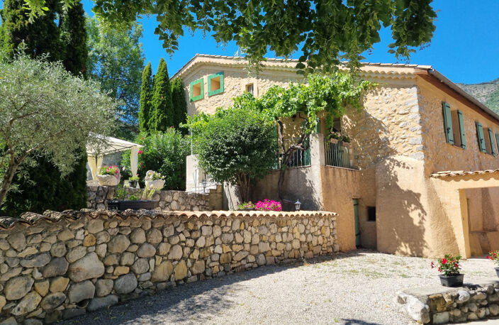 MAS PROVENCAL RENOVE AVEC PISCINE — photo 4