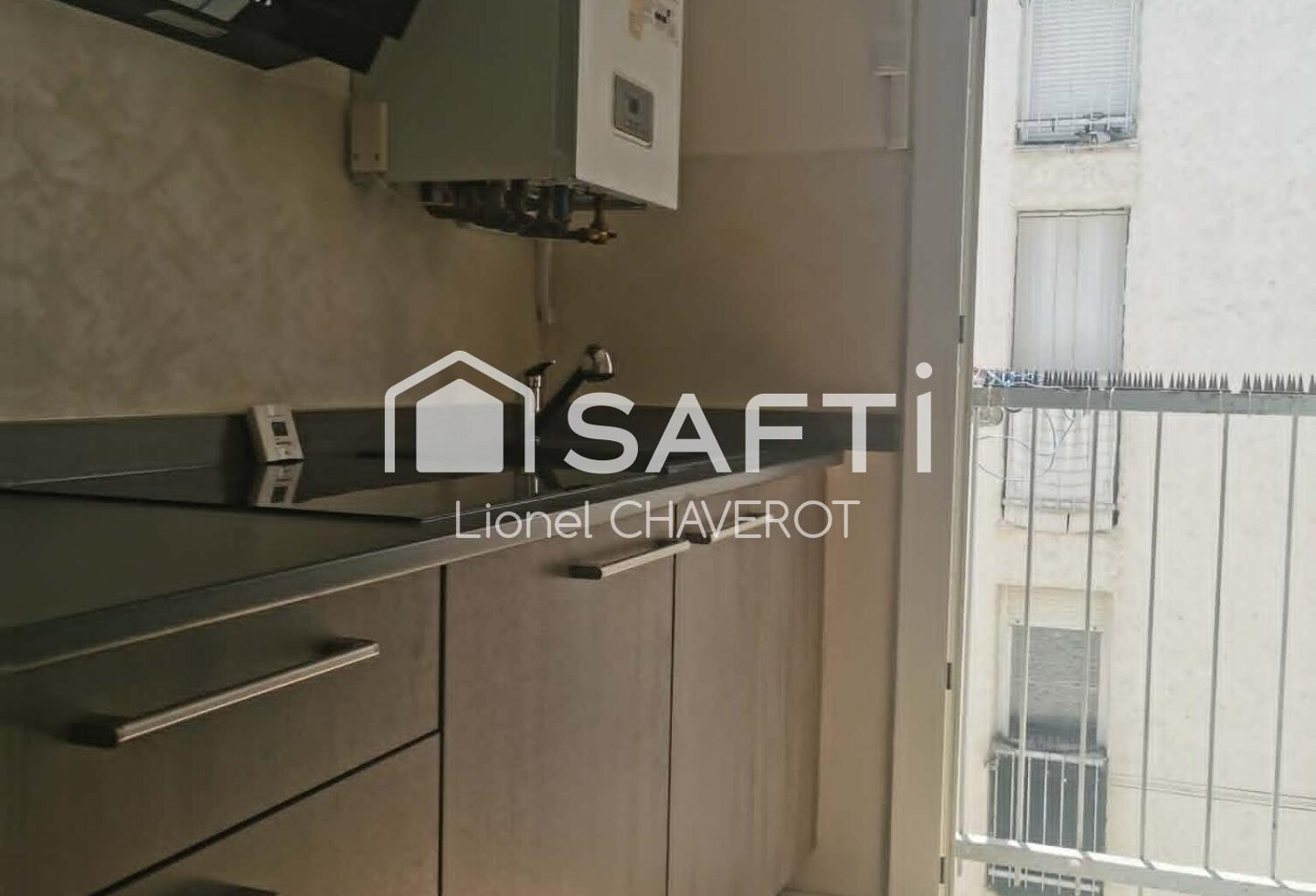 En plein cœur du centre-ville, découvrez cet appartement de 3 chambres avec garage. — photo 1