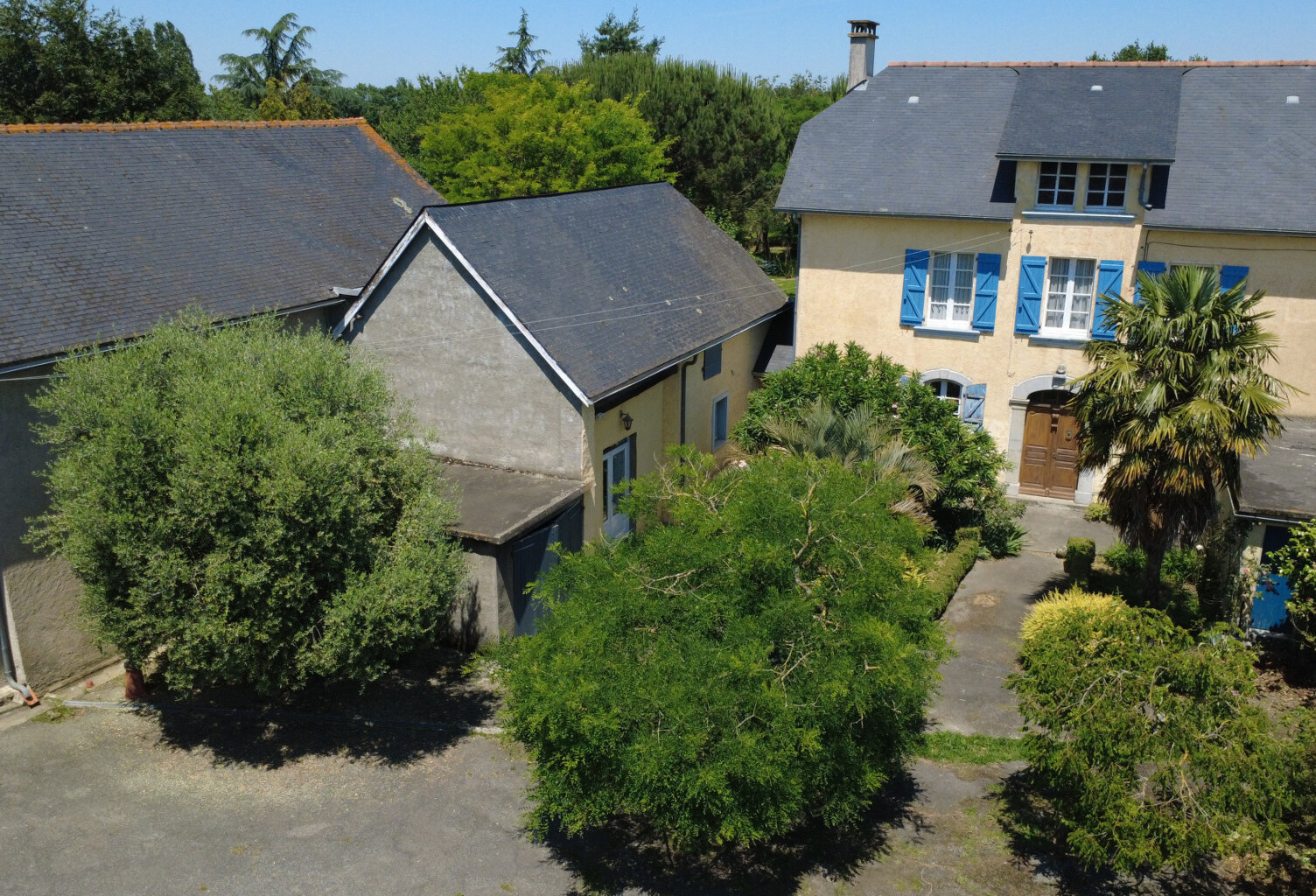 CORPS DE FERME DE CARACTERE- 280M2 SUR 2 HECTARES — photo 1