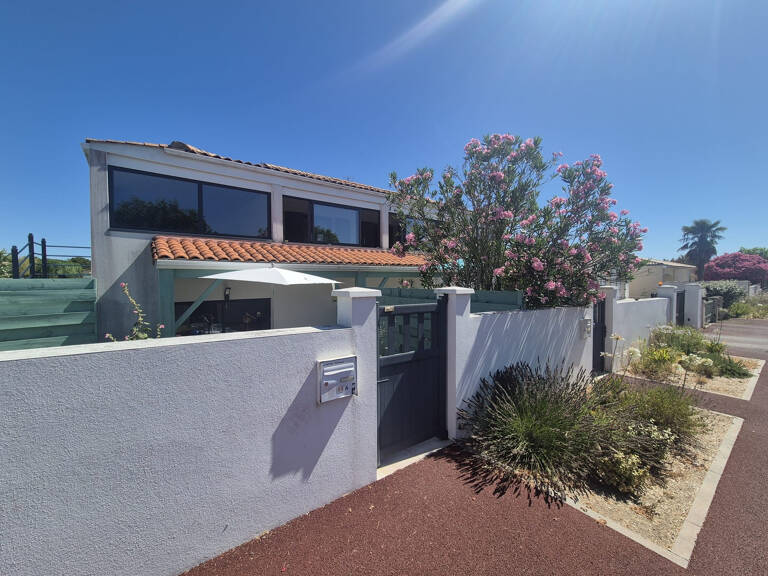 MAISON - SAINT-SULPICE-DE-ROYAN — photo 1