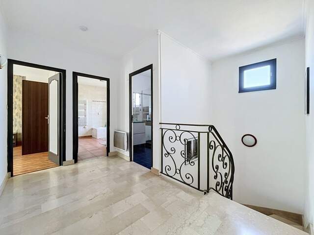 Maison de ville de 9 pièces principales — photo du bien