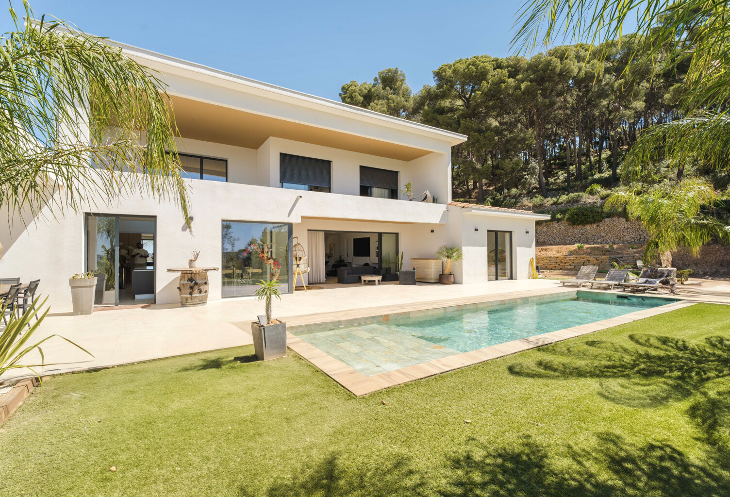 Maison contemporaine - 255m2 - piscine - Studio — photo 1
