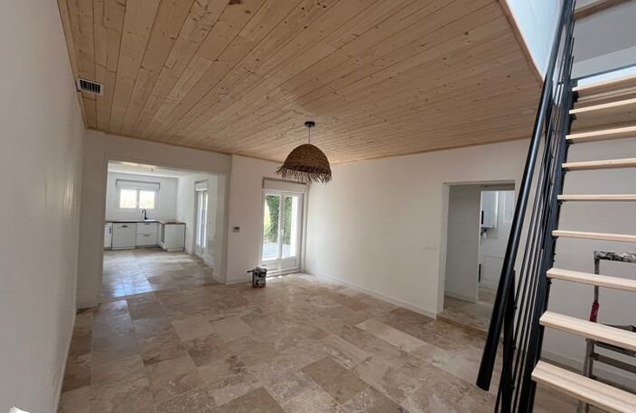 Maison en pierre de 3 pièces principales — photo 2