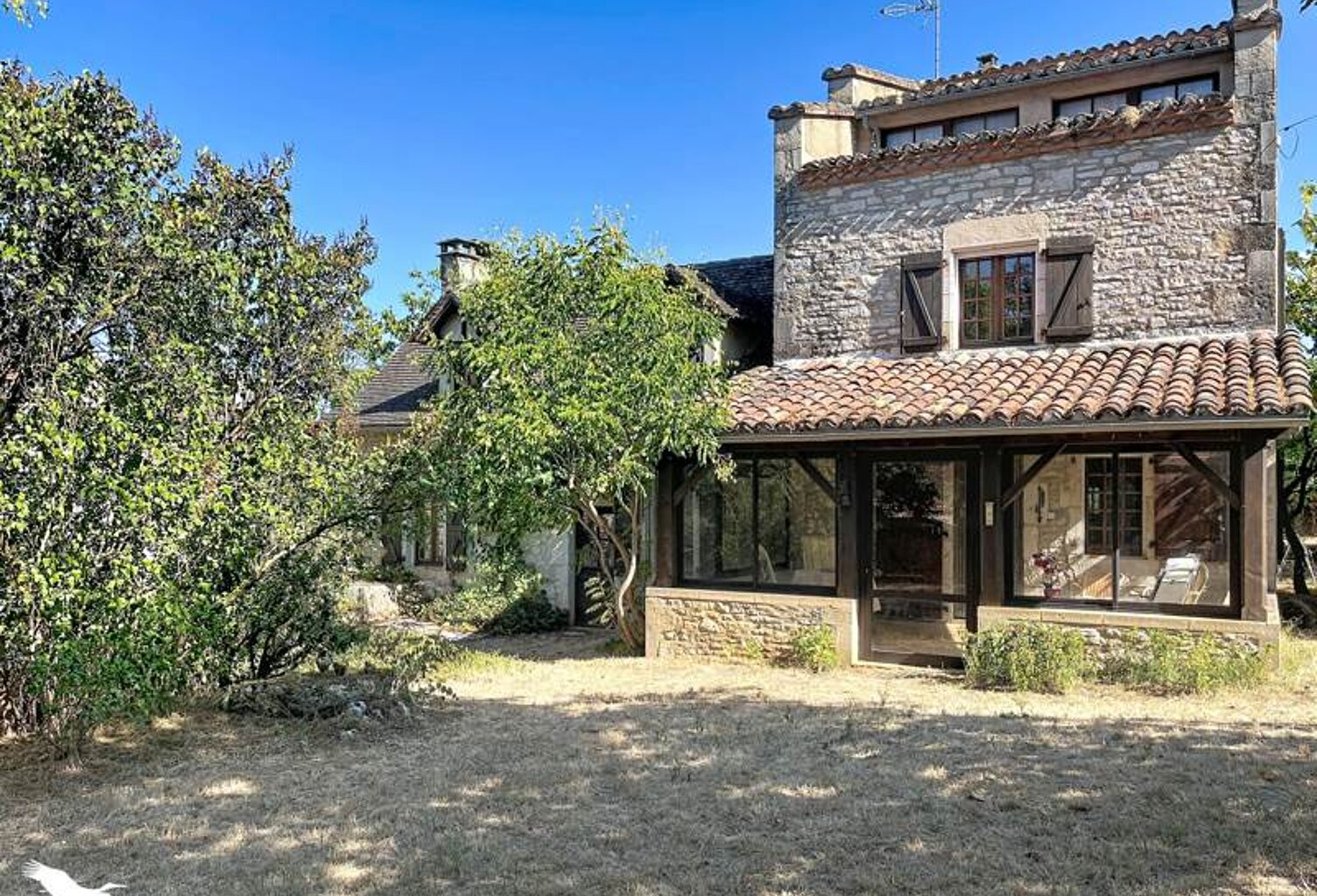 Maison en pierre de 6 pièces principales — photo 1