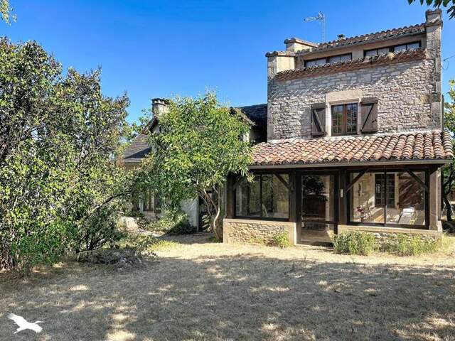 Maison en pierre de 6 pièces principales — photo du bien