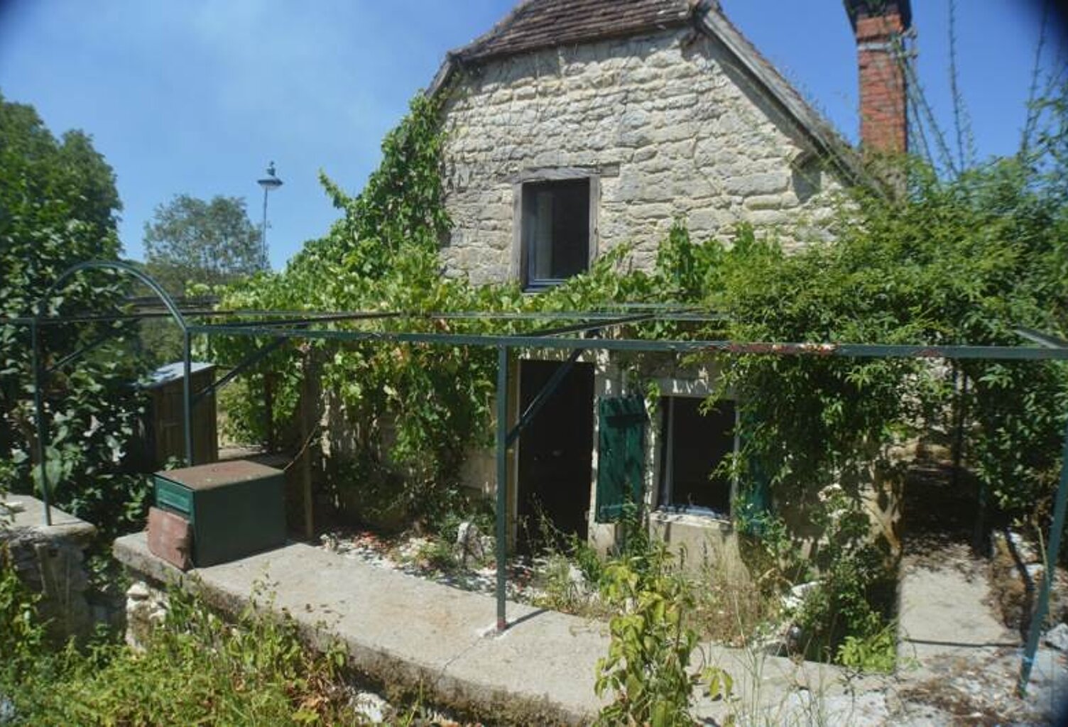 Maison en pierre de 3 pièces principales — photo 1