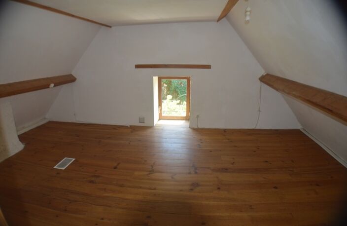 Maison en pierre de 3 pièces principales — photo 3