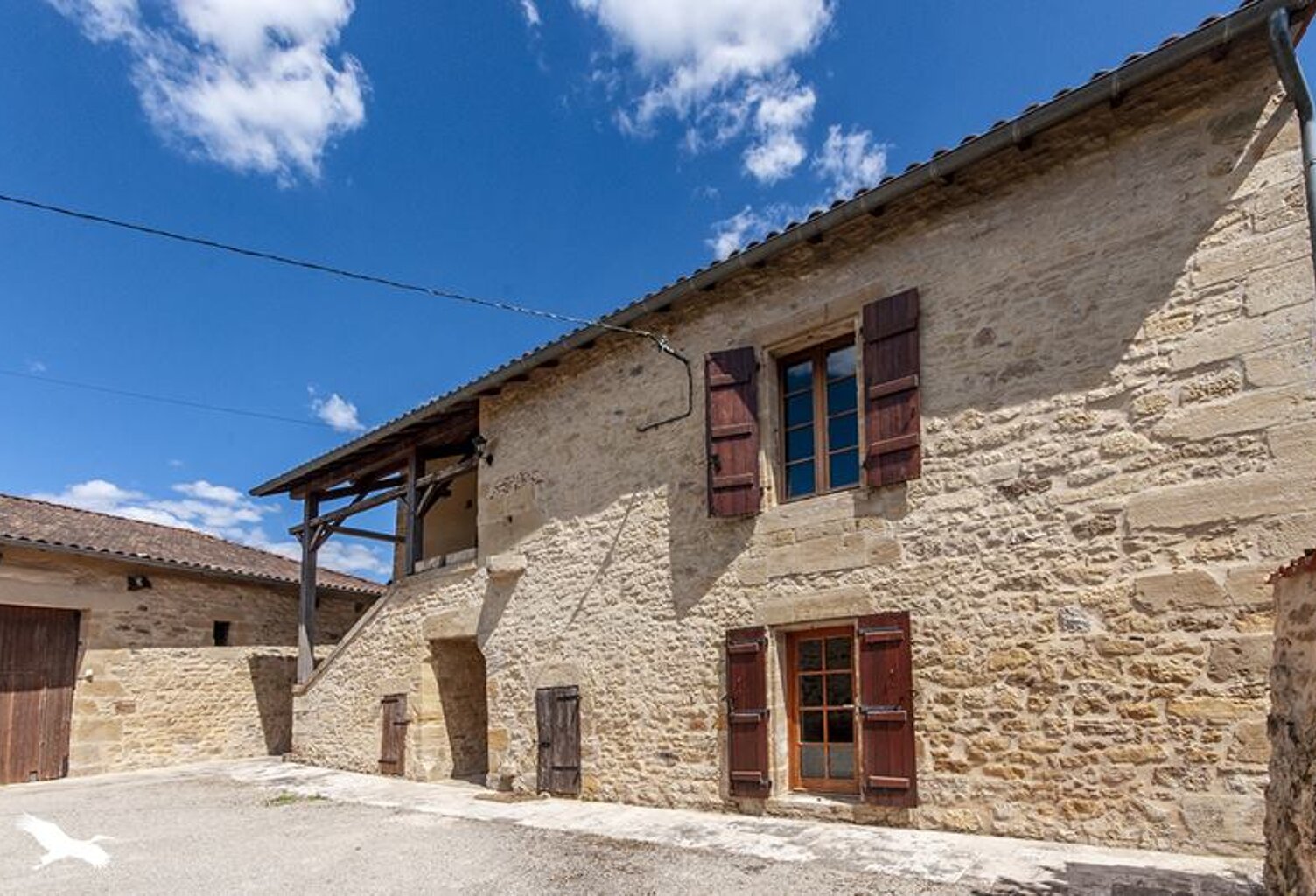 Maison en pierre de 6 pièces principales — photo 1