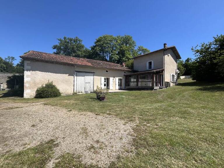 Maison en pierre de 10 pièces principales — photo 1