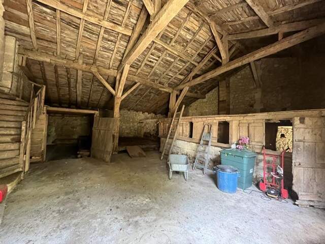 Maison en pierre de 3 pièces principales — photo du bien