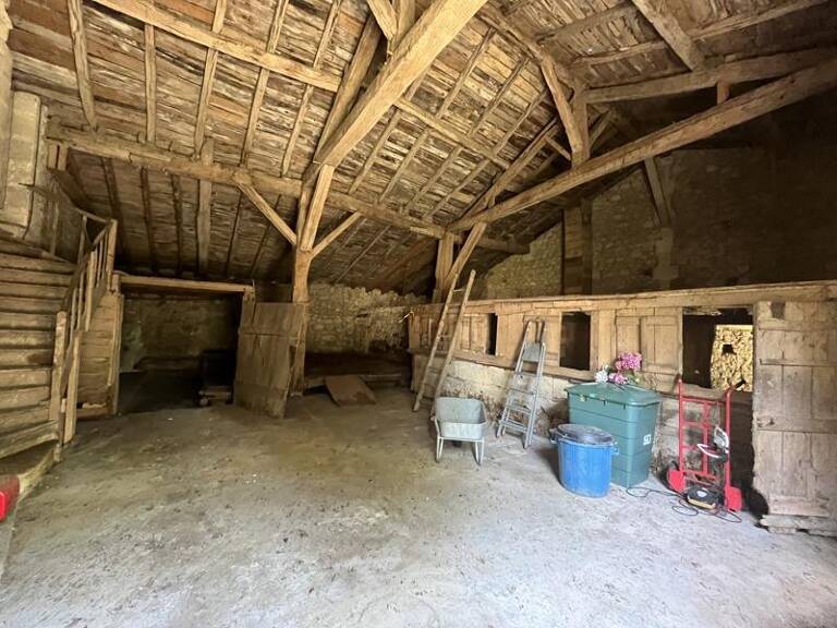 Maison en pierre de 3 pièces principales — photo 1