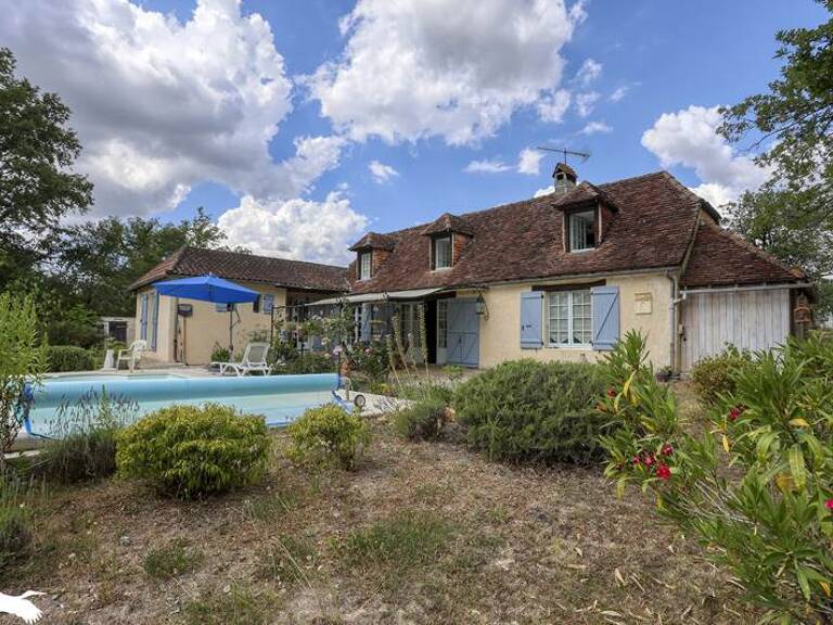 Maison en pierre de 6 pièces principales — photo 1