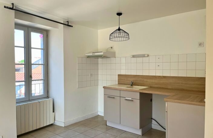 Vente immeuble   Jonzac (17500) — photo 2