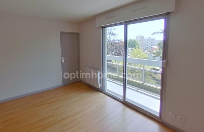 VILLEURBANNE La Doua – à vendre T4, 3 chambres, traversant rénové de 90 m² avec balcon, cave — photo 4
