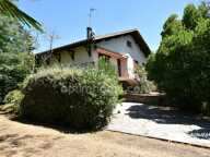 CARCANS BOURG - Maison familiale à rénover avec dépendances sur un magnifique terrain arboré d'environ 1400 m2 — photo 2