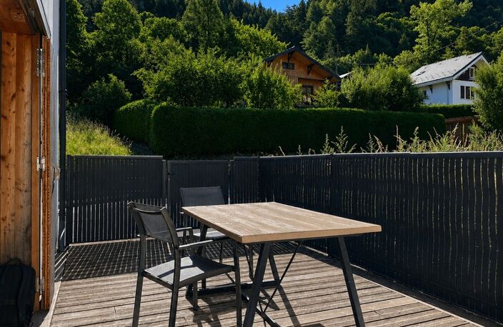 Maison récente 70 m² — Le Mont-Dore (Massif du Sancy) — 2 chambres — terrasse (22  m²)— grand garage (44 m²) — photo 2