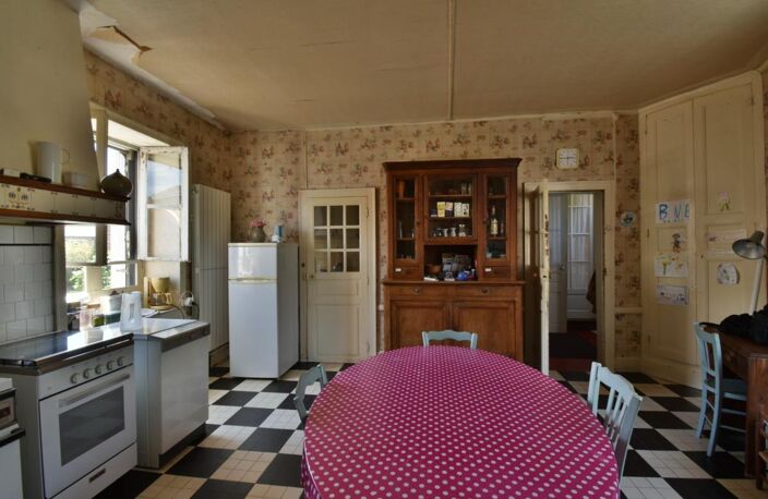 Maison familiale, 5 chambres, au coeur de Prissac (36) — photo 4