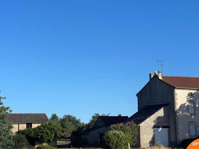 Maison  sur 8853 m2  avec étang, jardin plat et dépendances — photo du bien