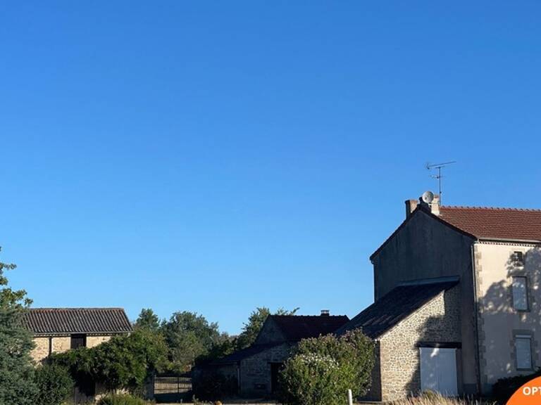 Maison  sur 8853 m2  avec étang, jardin plat et dépendances — photo 1