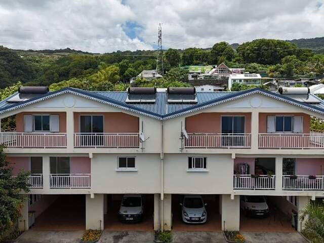 EXCLUSIVITE à Chiendent / SAINTE-MARIE (97438) - VENTE D'UN IMMEUBLE DE 4 APPARTEMENTS AVEC PARKINGS COUVERTS - RENDEMENT LOCATIF POSSIBLE — photo du bien