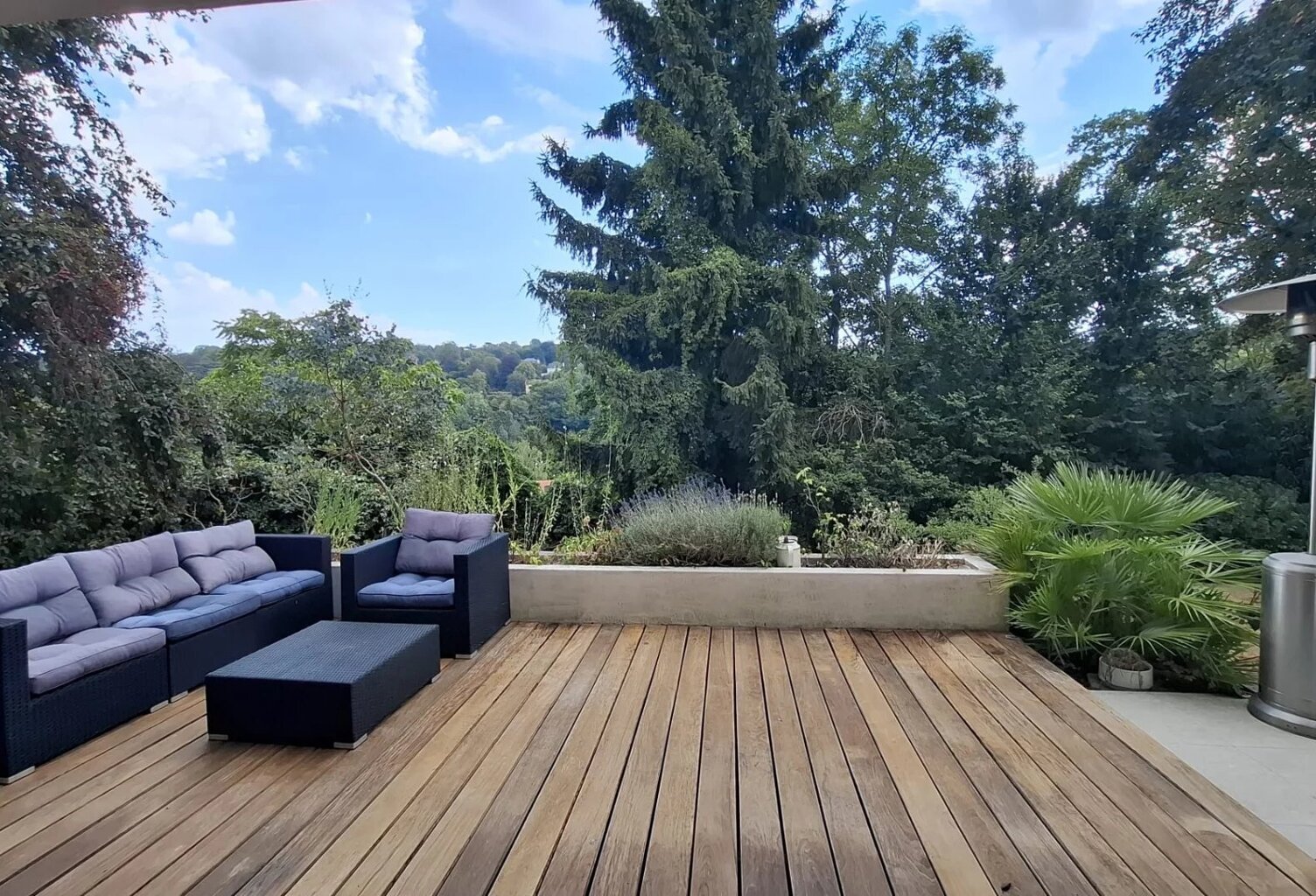 VILLA GARE BOUGIVAL 7 CHAMBRES 262 m2 + 2 TERRASSES + PARKINGS — photo 1