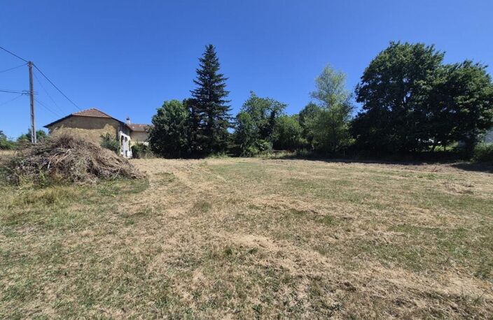 À vendre, proche de Tarbes (Hautes-Pyrénées): maison de plain-pied (ancienne fermette) à rénover avec grenier, garage, cour privée et jardin 1.856m². Cadre paisible dans un hameau rural — photo 3