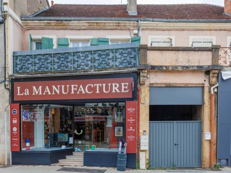 À vendre en exclusivité – Immeuble de rapport en plein cœur de PARAY LE MONIAL (71) — photo 1