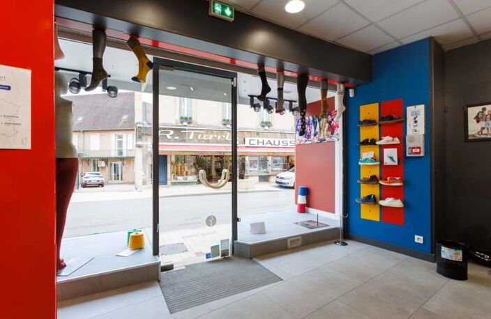 À vendre en exclusivité – Immeuble de rapport en plein cœur de PARAY LE MONIAL (71) — photo 4