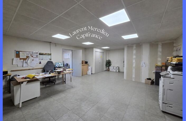 Local d'activités de 570 m² – Entrepôts, bureaux et possibilité de division en 2 lots indépendants — photo 3