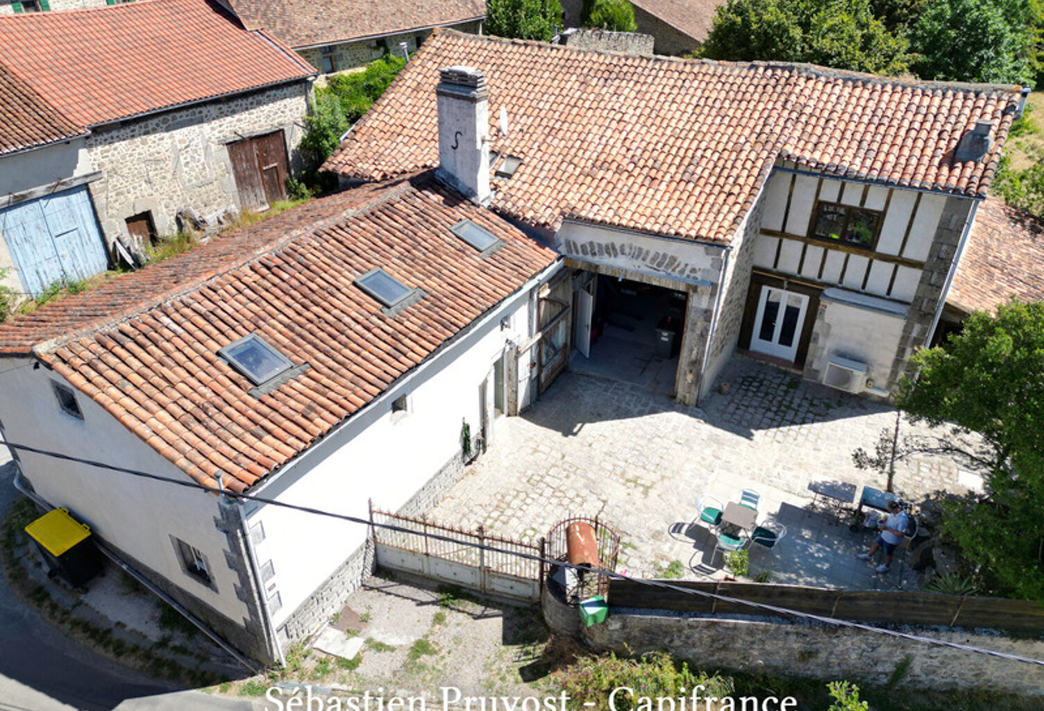 Dordogne (24) Maison en pierre rénovée à vendre 7 pièces SAINT ESTEPHE (24), gîte, garage, proximité du grand lac — photo 1